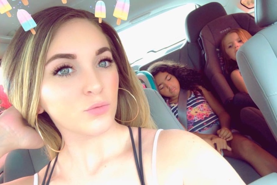 Chelsea Dye and her daughters.